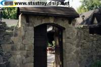 Облицовка забора песчаником
